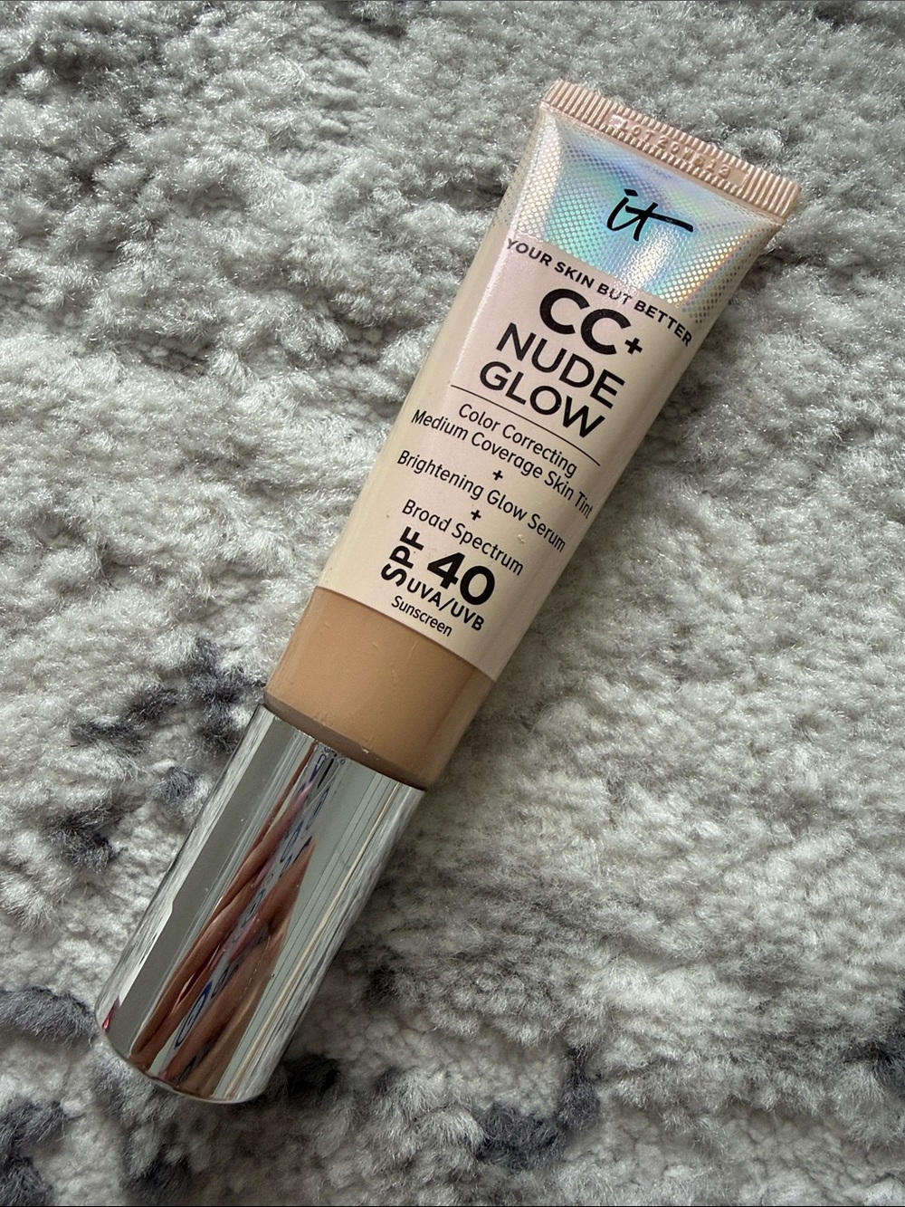 It Cosmetics CC+ nude glow in light